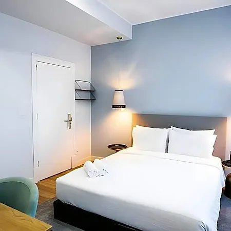 Hotel 85 & 4*