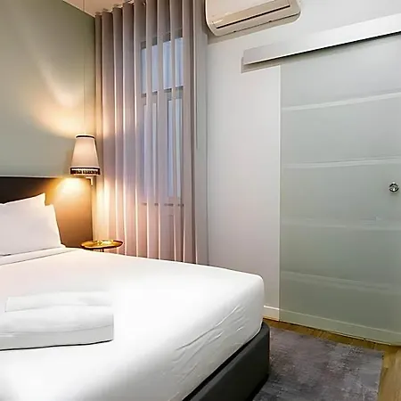 Hotel 85 & 4*