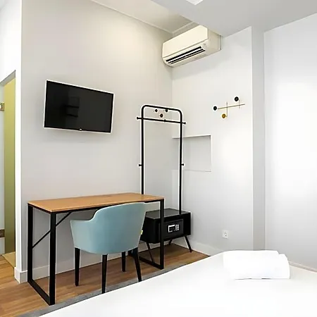 Hotel 85 & 4*